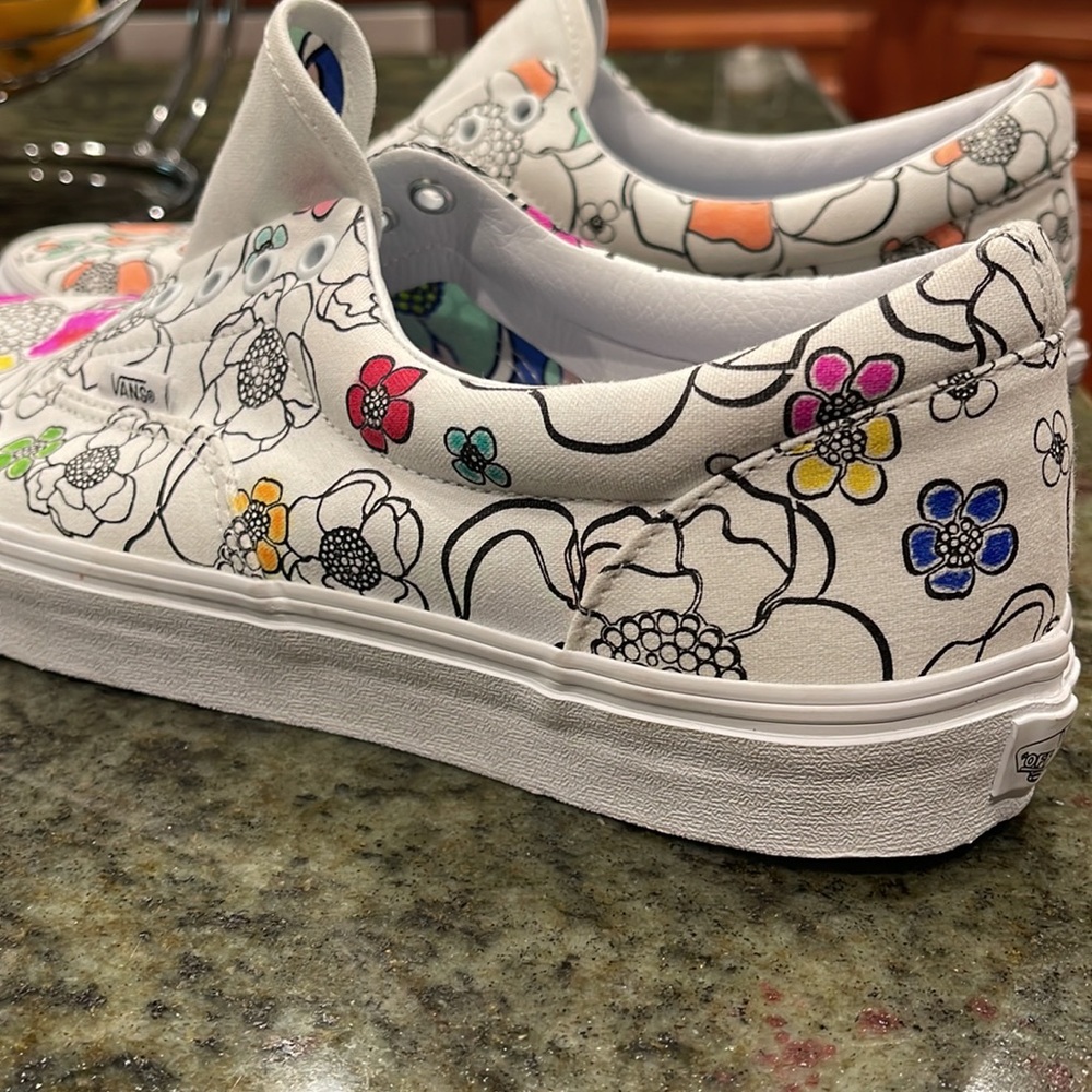 Vans Flower Design Beautiful sneakers size 12. NWOT - Picture 6 of 12